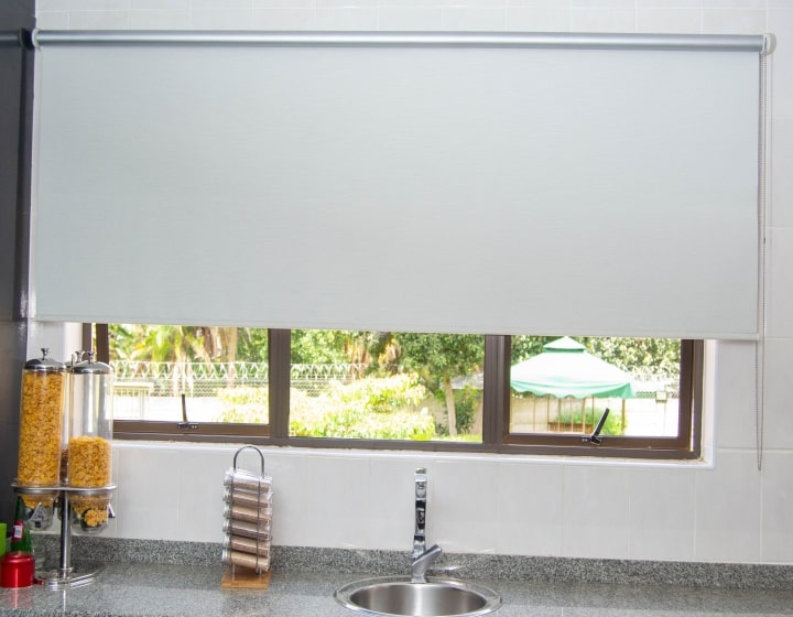 blinds-e