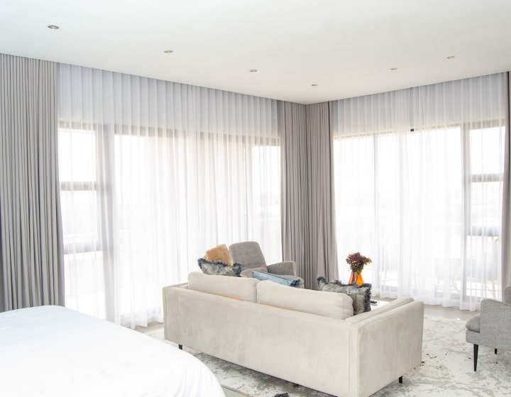 curtains-e